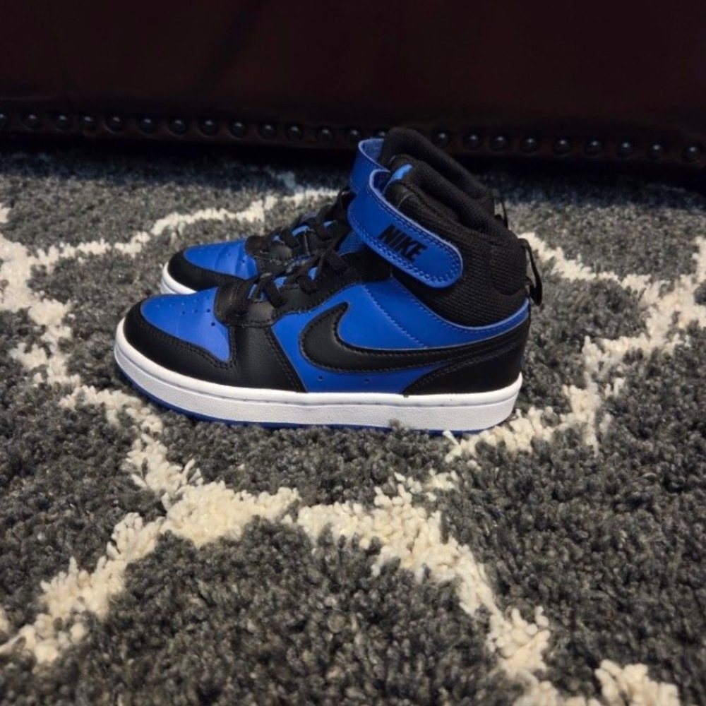 Nike Kids' Black and Blue Sneakers